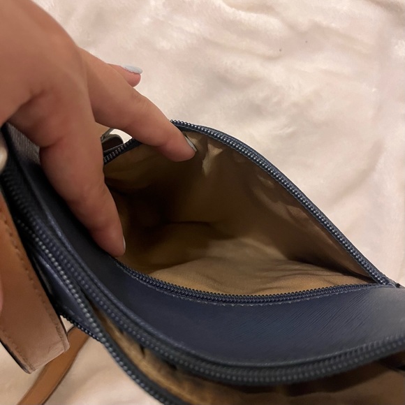 Blue and tan purse - Picture 5 of 9